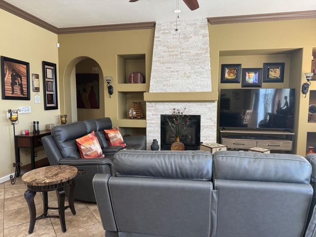 208 Murano St, Los Banos, CA 93635