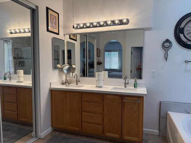 208 Murano St, Los Banos, CA 93635