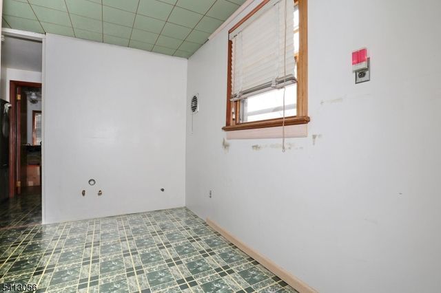 29 Elberon Ave, Paterson City, NJ 07502