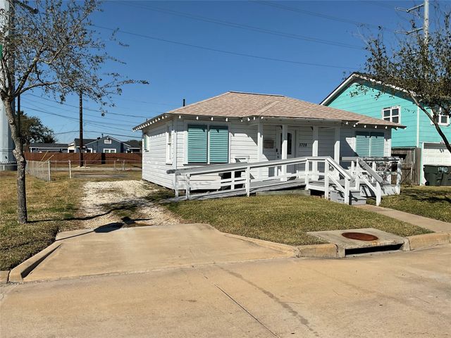 5728 Sylvia Drive, Galveston, TX 77551
