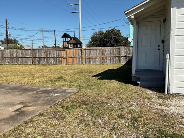 5728 Sylvia Drive, Galveston, TX 77551