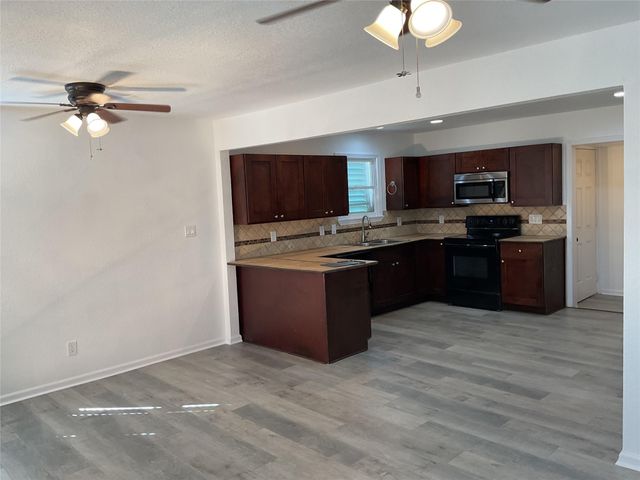 5728 Sylvia Drive, Galveston, TX 77551