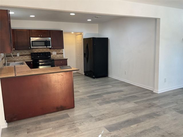 5728 Sylvia Drive, Galveston, TX 77551