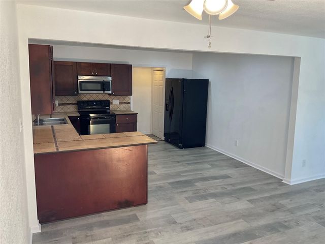 5728 Sylvia Drive, Galveston, TX 77551