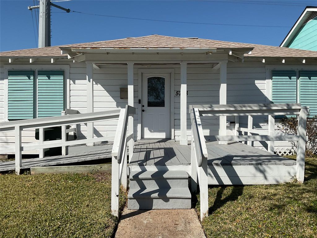5728 Sylvia Drive, Galveston, TX 77551