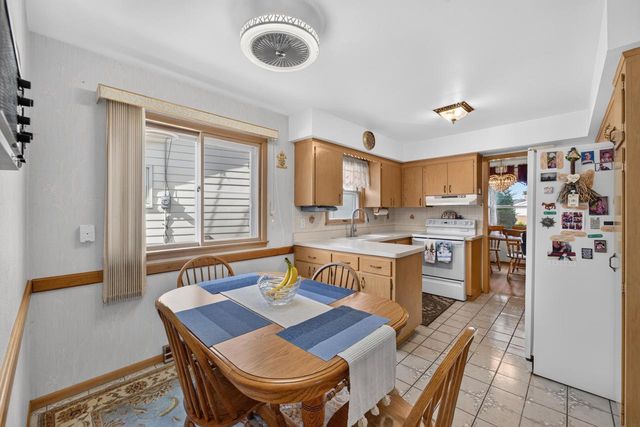 5319 Wright AVENUE, Racine, WI 53406