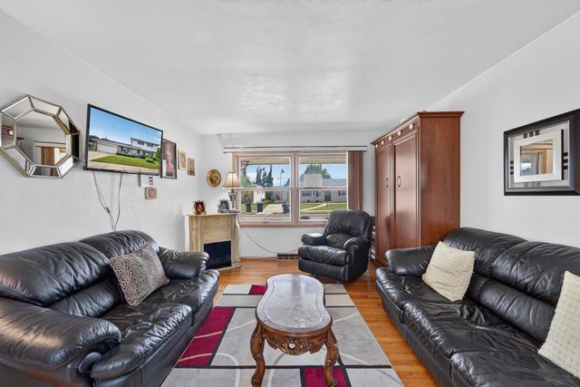 5319 Wright AVENUE, Racine, WI 53406