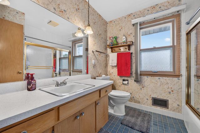 5319 Wright AVENUE, Racine, WI 53406
