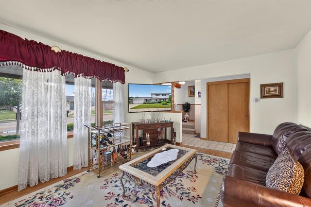 5319 Wright AVENUE, Racine, WI 53406