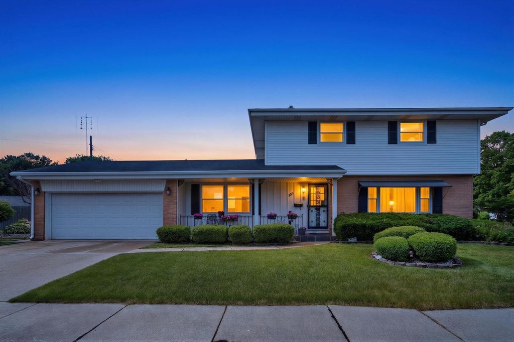 5319 Wright AVENUE, Racine, WI 53406