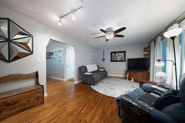 802 W 32nd St. N, Wichita, KS 67204