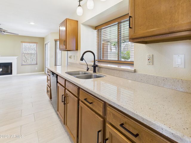 2750 E ROCK WREN Road, Phoenix, AZ 85048