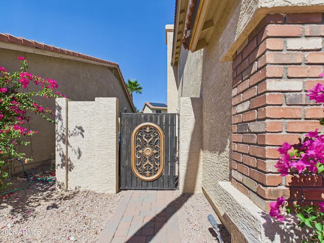 2750 E ROCK WREN Road, Phoenix, AZ 85048