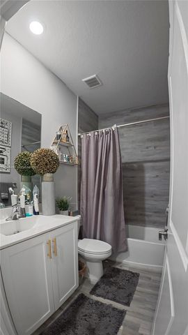 325 NE 208th Ter, Miami, FL 33179