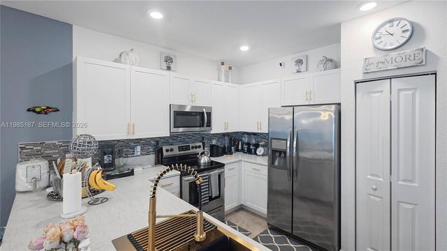 325 NE 208th Ter, Miami, FL 33179