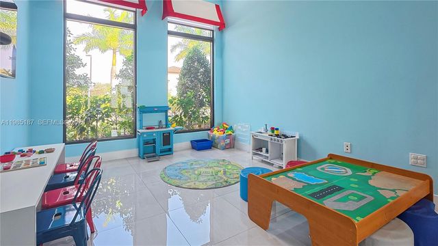 325 NE 208th Ter, Miami, FL 33179