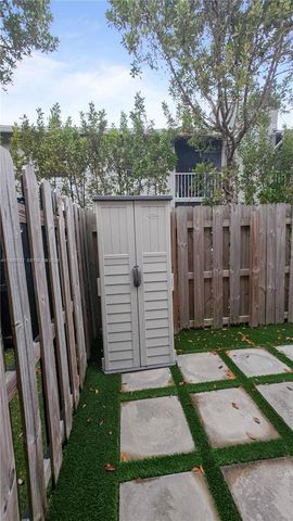 325 NE 208th Ter, Miami, FL 33179