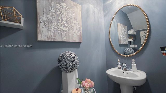 325 NE 208th Ter, Miami, FL 33179