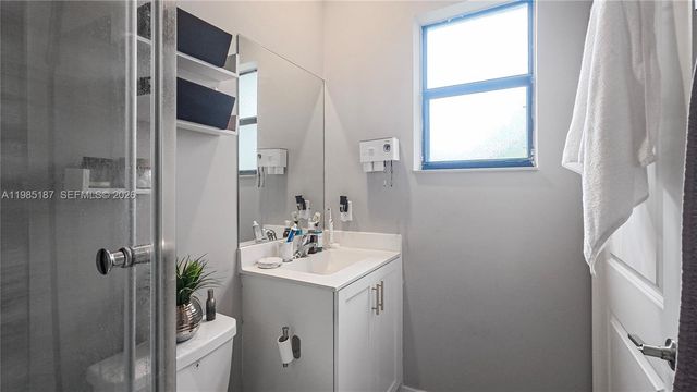 325 NE 208th Ter, Miami, FL 33179