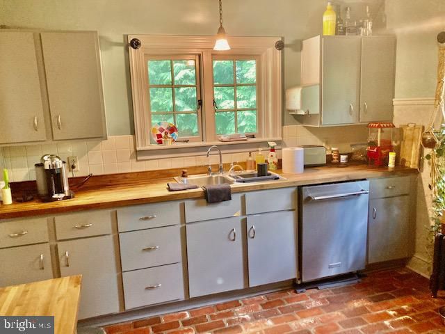 1 WINDY HILL LN, Mohnton, PA 19540