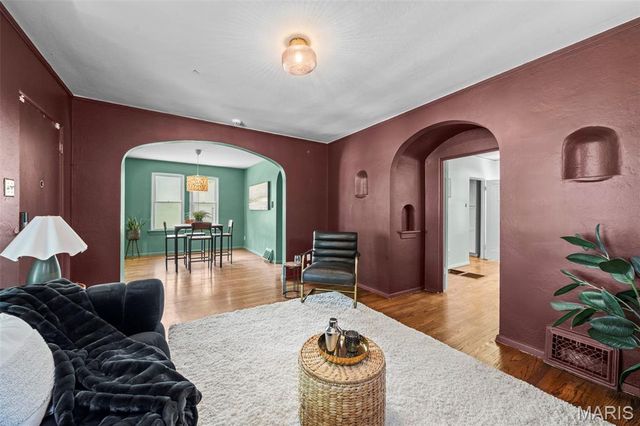 7709 Saint Albans Avenue, Richmond Heights, MO 63117