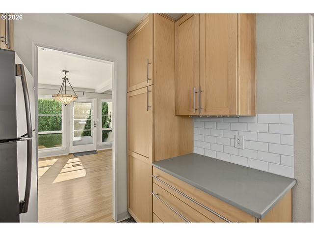 6810 Ne HANCOCK St, Portland, OR 97213