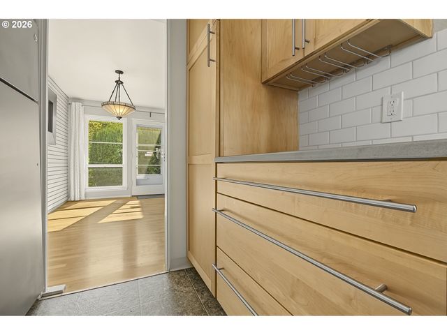 6810 Ne HANCOCK St, Portland, OR 97213