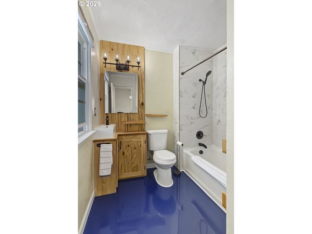 6810 Ne HANCOCK St, Portland, OR 97213