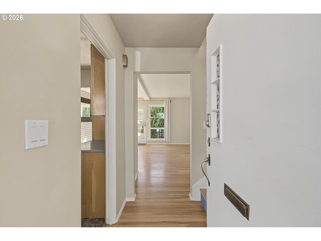 6810 Ne HANCOCK St, Portland, OR 97213