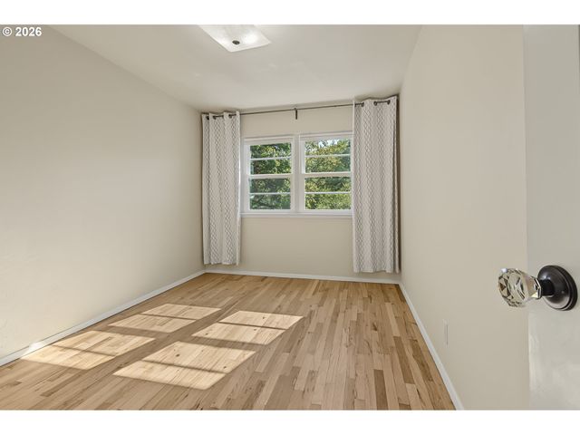 6810 Ne HANCOCK St, Portland, OR 97213