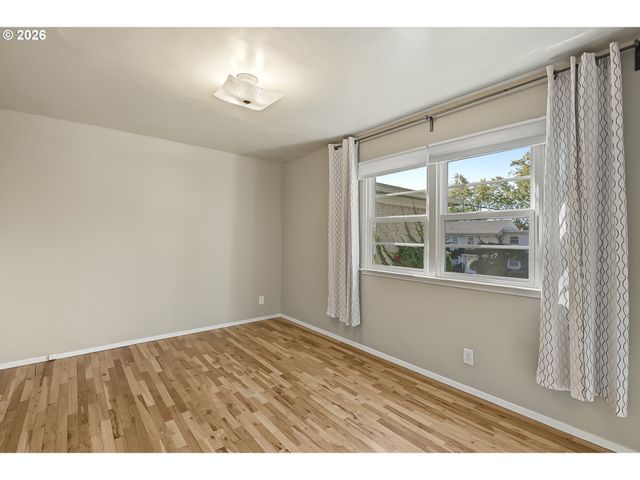 6810 Ne HANCOCK St, Portland, OR 97213