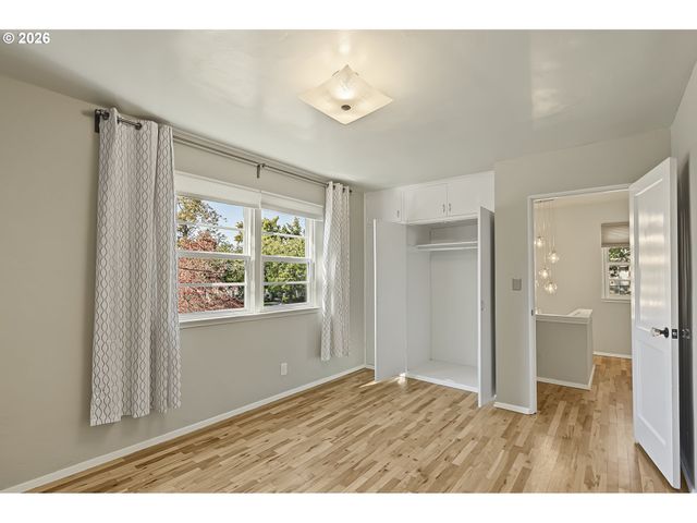 6810 Ne HANCOCK St, Portland, OR 97213