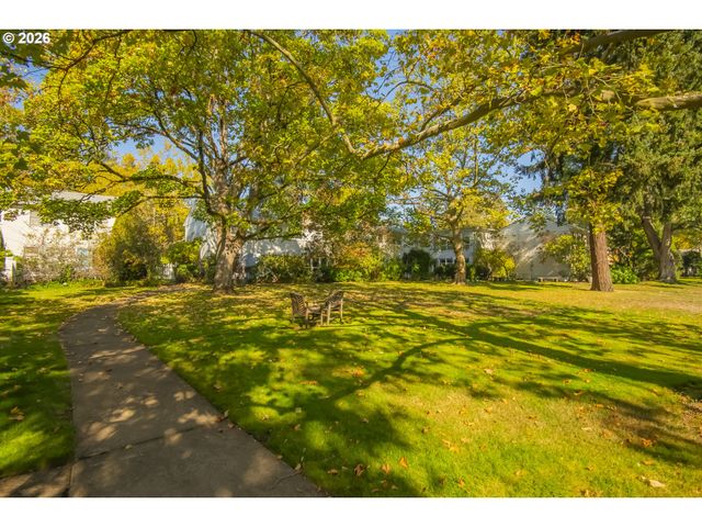 6810 Ne HANCOCK St, Portland, OR 97213