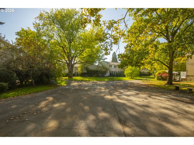 6810 Ne HANCOCK St, Portland, OR 97213