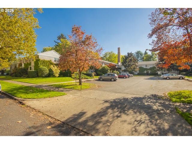 6810 Ne HANCOCK St, Portland, OR 97213