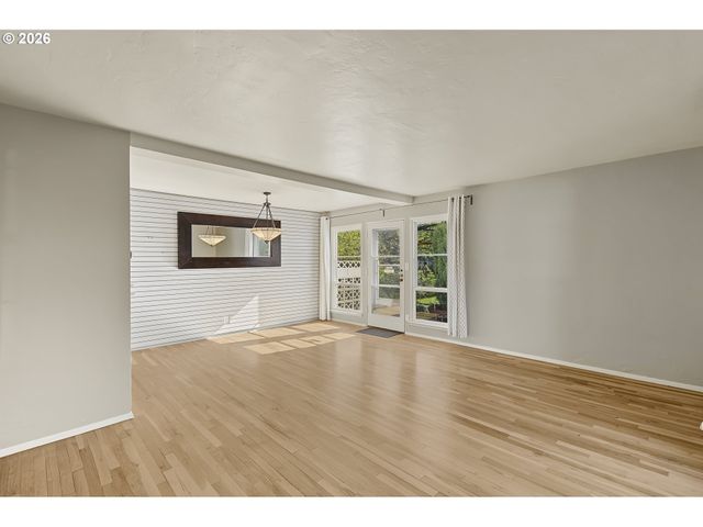 6810 Ne HANCOCK St, Portland, OR 97213
