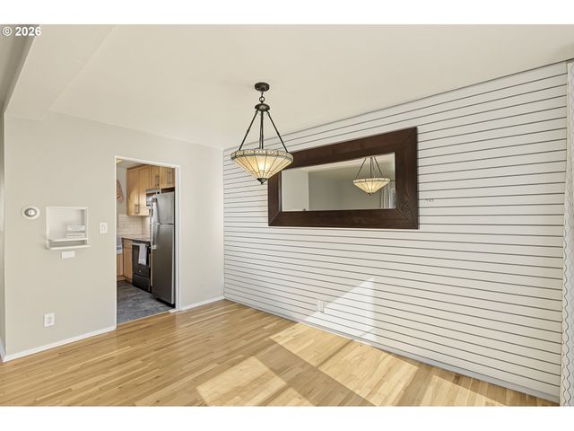 6810 Ne HANCOCK St, Portland, OR 97213