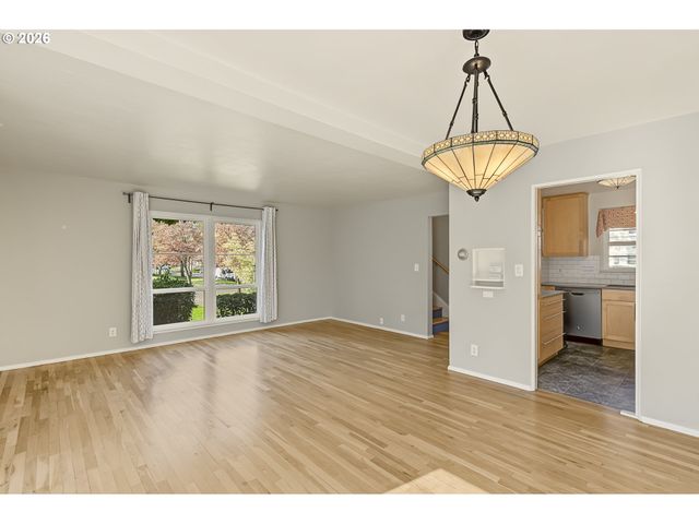 6810 Ne HANCOCK St, Portland, OR 97213