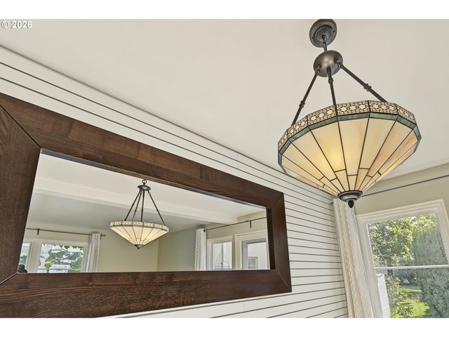 6810 Ne HANCOCK St, Portland, OR 97213