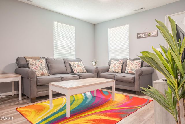 125 North Parkway, Sevierville, TN 37876