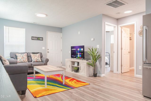 125 North Parkway, Sevierville, TN 37876