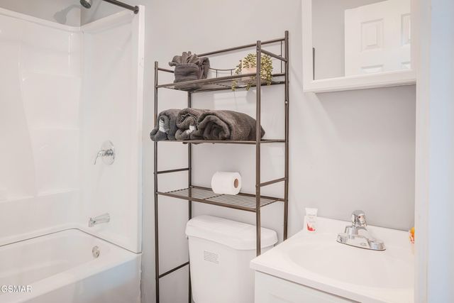 125 North Parkway, Sevierville, TN 37876