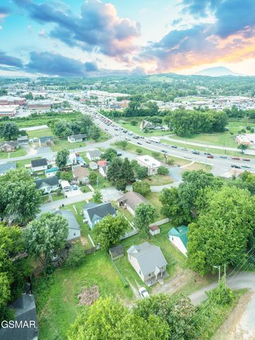 125 North Parkway, Sevierville, TN 37876