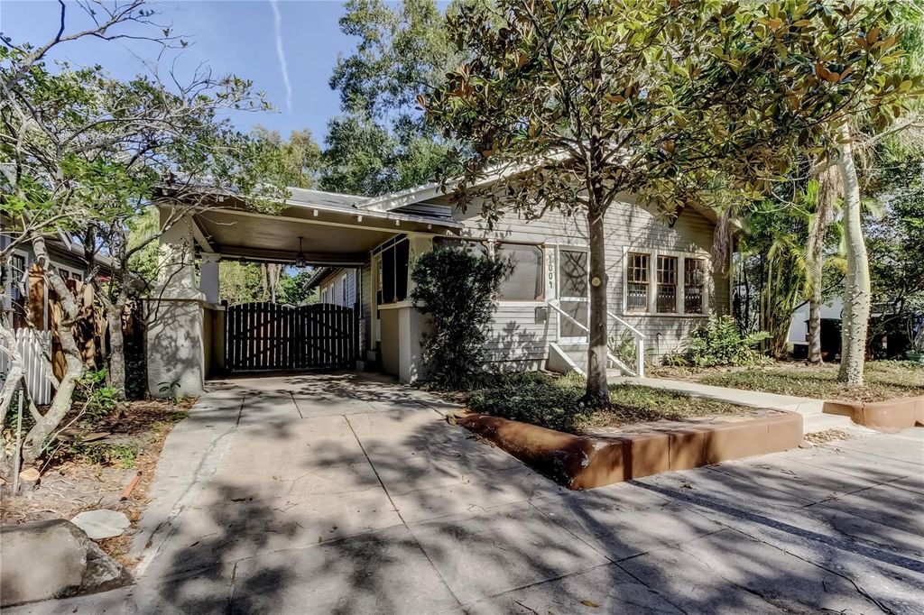 Image 4 of property listing at 1004 E CRENSHAW STREET, Tampa, FL 33604