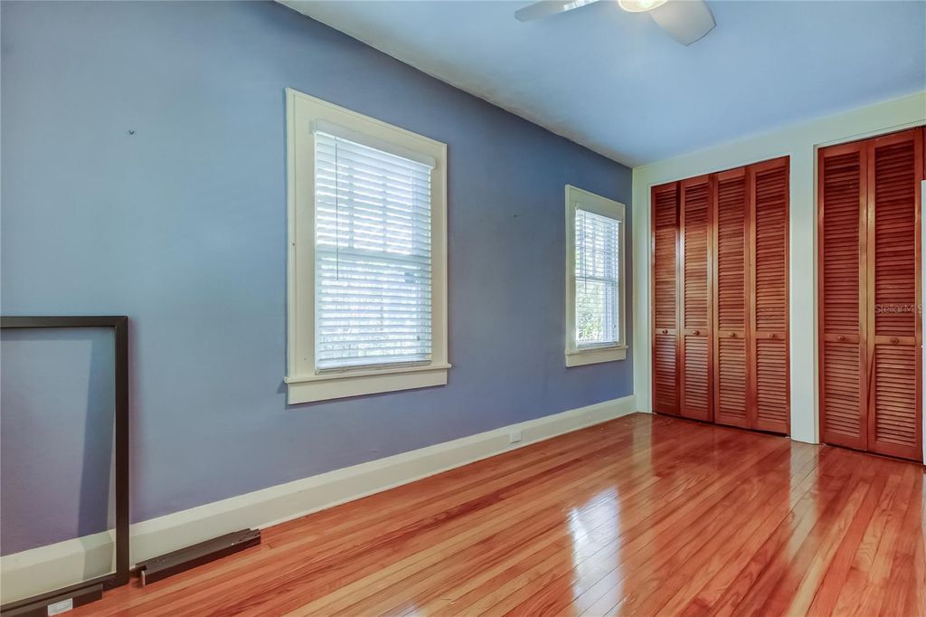 Image 35 of property listing at 1004 E CRENSHAW STREET, Tampa, FL 33604