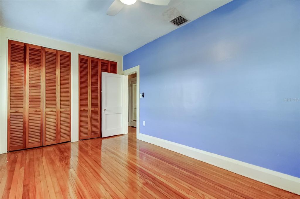 Image 36 of property listing at 1004 E CRENSHAW STREET, Tampa, FL 33604