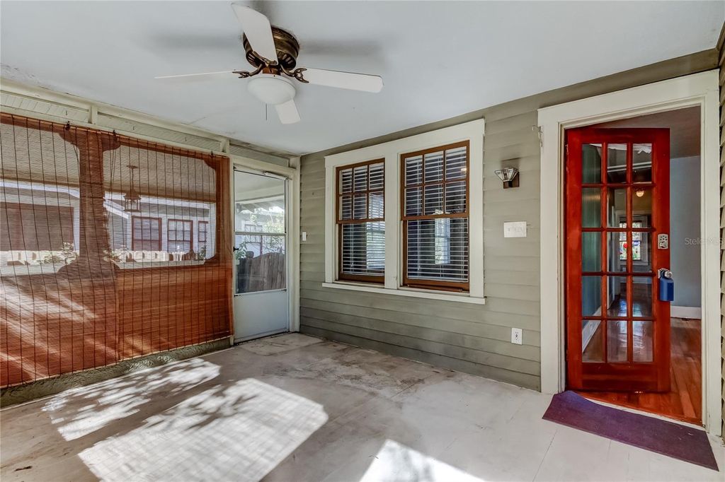 Image 43 of property listing at 1004 E CRENSHAW STREET, Tampa, FL 33604