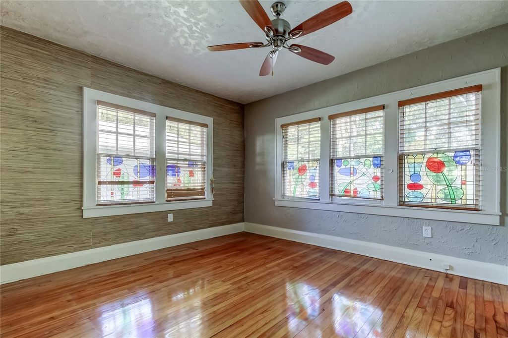 Image 9 of property listing at 1004 E CRENSHAW STREET, Tampa, FL 33604