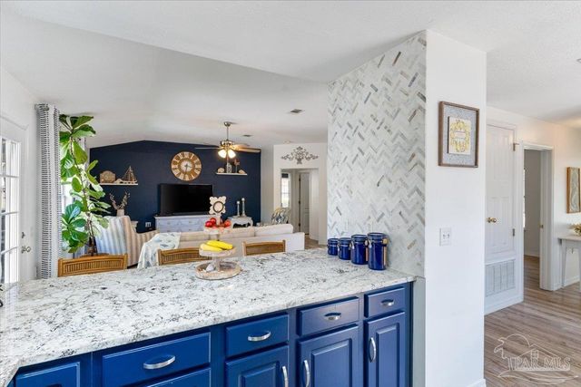 2078 Shadow Lake Dr, Gulf Breeze, FL 32563