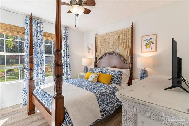 2078 Shadow Lake Dr, Gulf Breeze, FL 32563